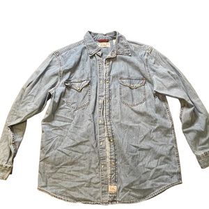 Vintage Levi Strauss denim long sleeve button down shirt pearl snaps size medium